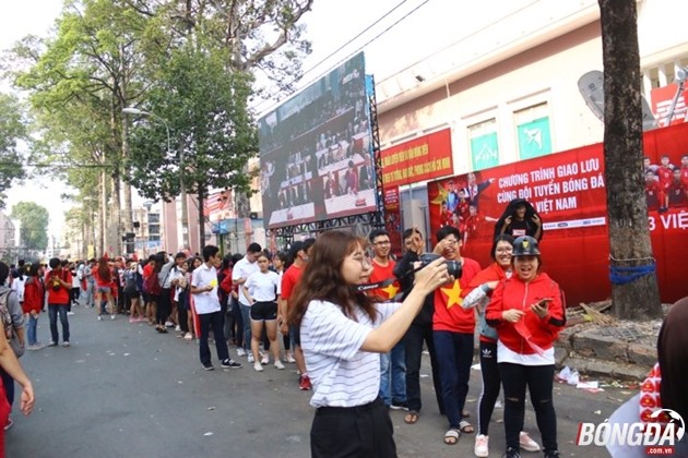 Hàng vạn trái tim CĐV háo hức chờ U23 Việt Nam trên sân Thống Nhất - Bóng Đá