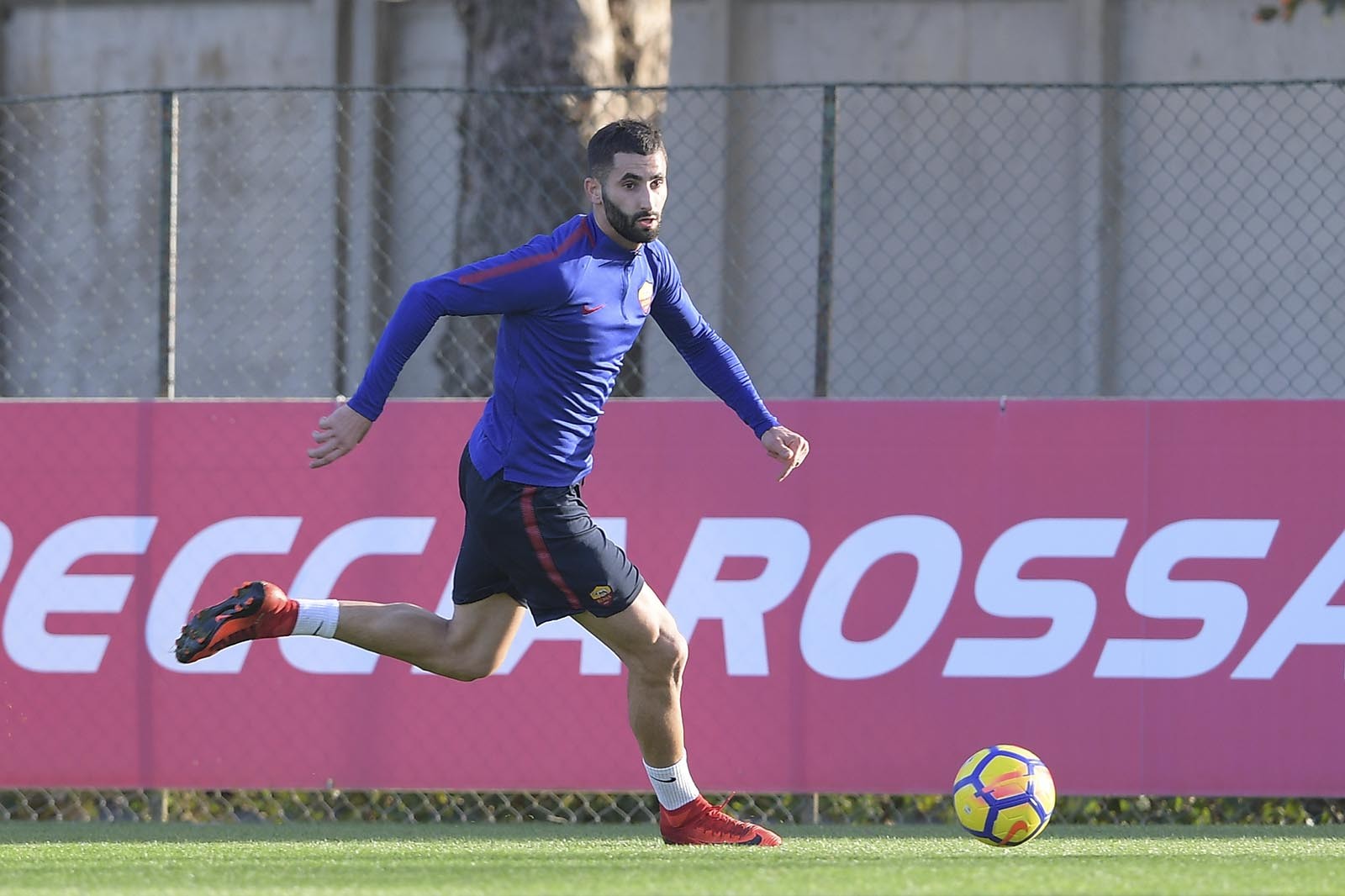 Hạnh phúc tại Italia, trung vệ Roma chỉ trích Tottenham, xỉa xói Premier League - Bóng Đá