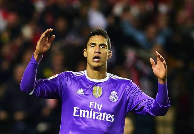 Real lâm nguy: Varane lỡ Siêu kinh điển - Bóng Đá