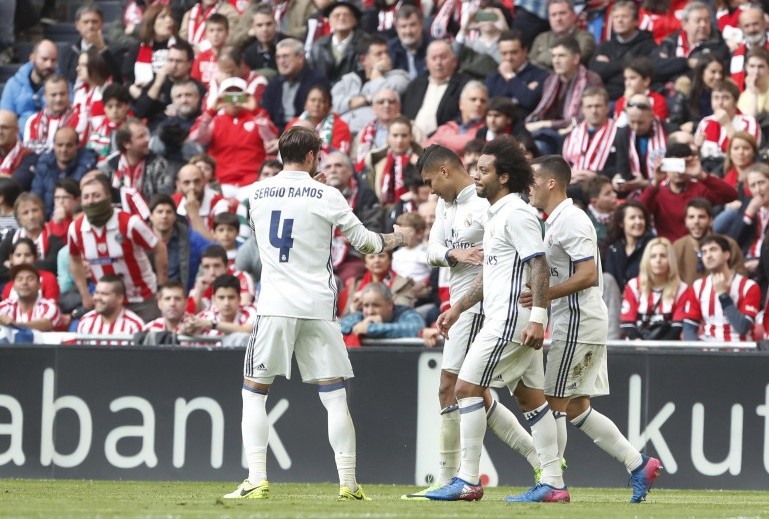 Chật vật chiến thắng, Real gây áp lực lớn lên Barca - Bóng Đá