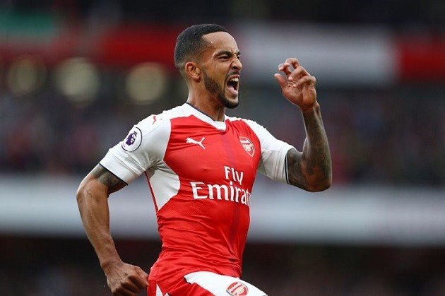 CỰC NÓNG: Walcott đến Everton kiểm tra y tế  - Bóng Đá