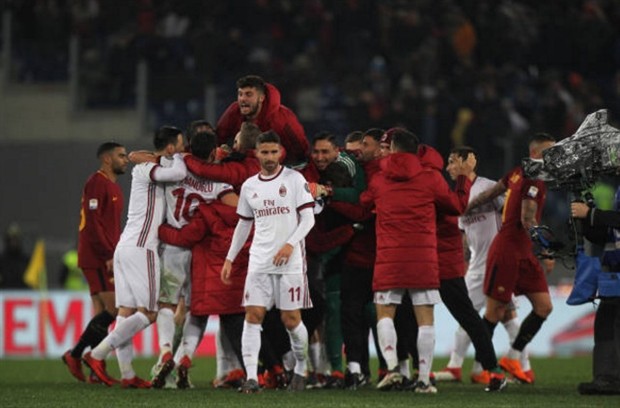 Hiệp 2 đầy bùng nổ, Milan khiến Roma cũng 'bó tay' - Bóng Đá