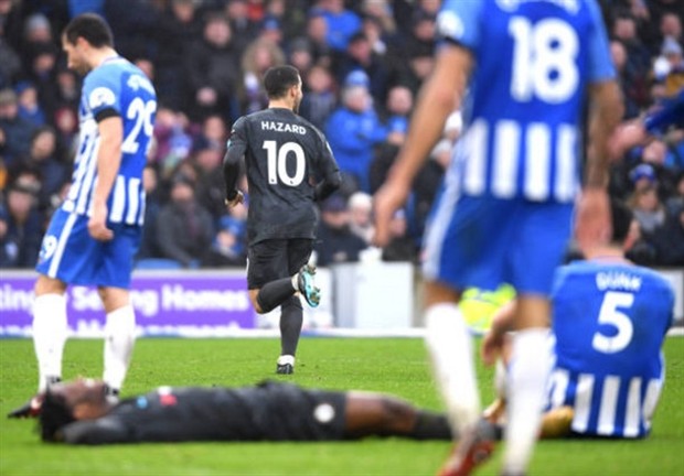 Hành quân tới Brighton, Hazard ghi điểm cả trong lẫn ngoài sân bóng - Bóng Đá