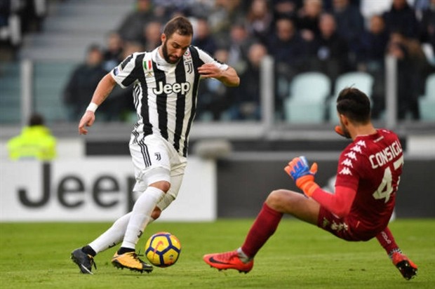 Higuain lập hat-trick trong chiến thắng 7 sao của Juventus trước Sassuolo  - Bóng Đá