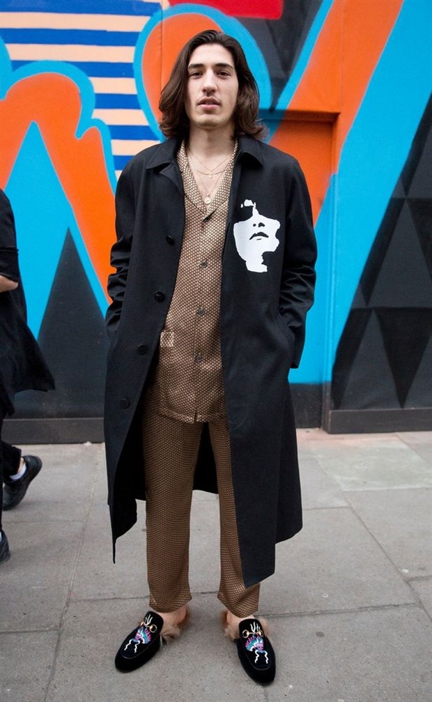 Hector Bellerin mặc đồ ngủ đi dự tuần lễ thời trang tại London - Bóng Đá