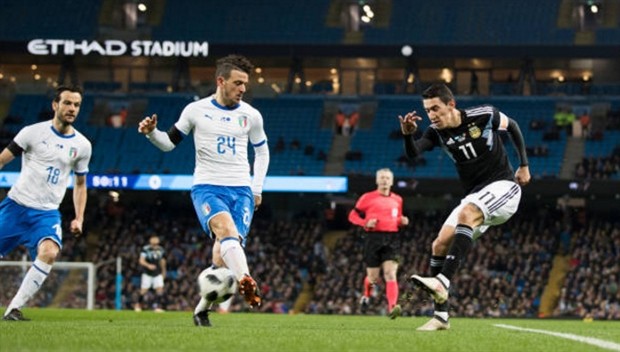 Không cần Messi, Argentina vẫn dễ dàng đáng bại Italia - Bóng Đá