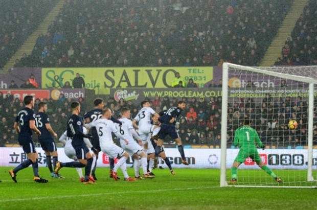 Kane 'tịt ngòi', Tottenham vẫn nhẹ nhàng hạ gục Swansea  - Bóng Đá