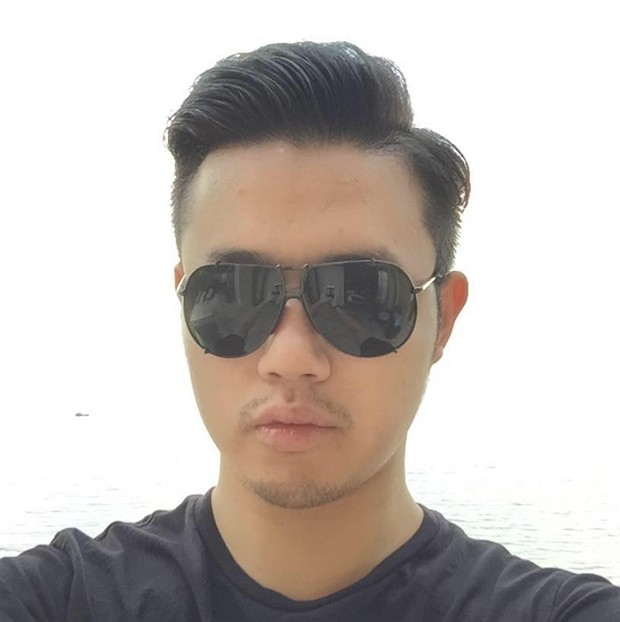 Nhan sắc không kém 'soái ca' của cơ trưởng đón U23 về nước  - Bóng Đá
