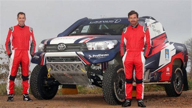 Cựu thuyền trưởng Chelsea gây ấn tượng tại cuộc đua Dakar 2018 - Bóng Đá