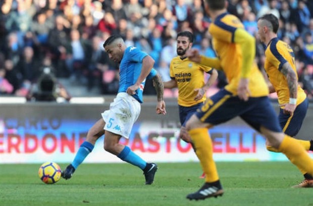 Sarri dửng dưng khi Napoli bảo vệ thành công ngôi đầu - Bóng Đá