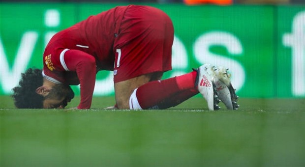 'Vua Ai Cập' xuất hiện tại Anfield trong ngày Salah lập kỷ lục - Bóng Đá