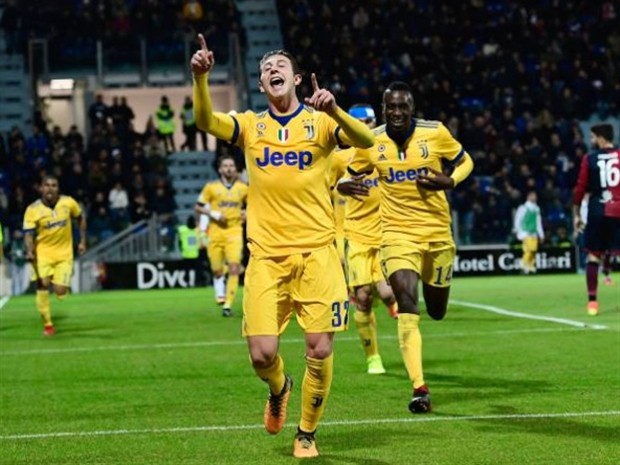 Liên tục 'tha' cho Juventus, trọng tài bị cầu thủ Cagliari bao vây - Bóng Đá