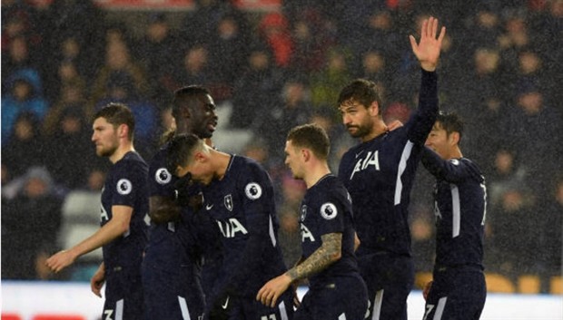 Kane 'tịt ngòi', Tottenham vẫn nhẹ nhàng hạ gục Swansea  - Bóng Đá