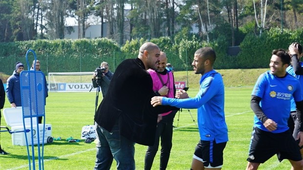 'Hoàng đế' Adriano tới tận sân tập để tiếp sức Inter vượt qua khủng hoảng - Bóng Đá