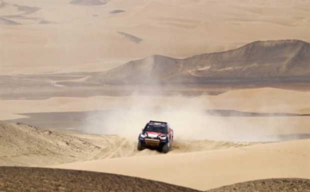 Cựu thuyền trưởng Chelsea gây ấn tượng tại cuộc đua Dakar 2018 - Bóng Đá