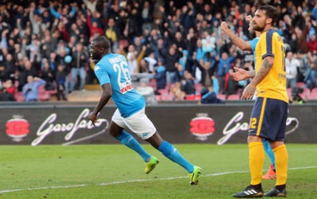 Sarri dửng dưng khi Napoli bảo vệ thành công ngôi đầu - Bóng Đá