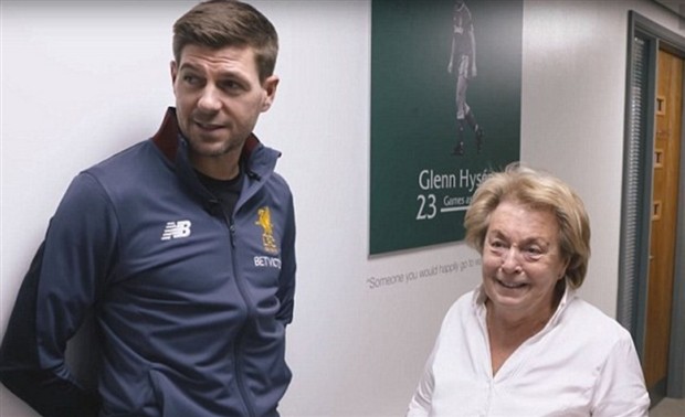 Gerrard đảm nhận vai trò dẫn tour tham quan Melwood  - Bóng Đá