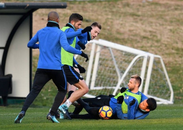 Dàn sao Inter quật nhau tả tơi trong ngày đầu hội quân - Bóng Đá