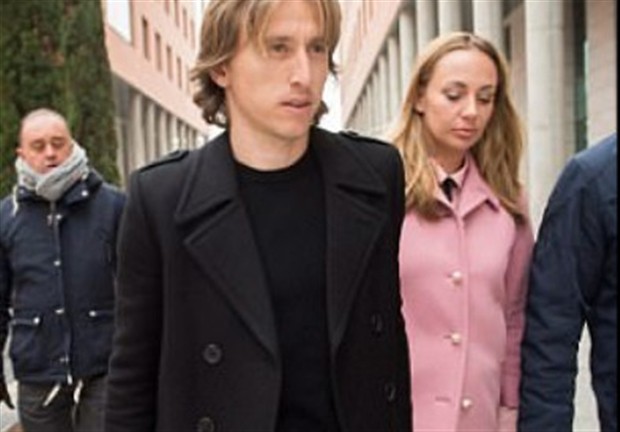 Modric chi tiền để chạy án tù - Bóng Đá