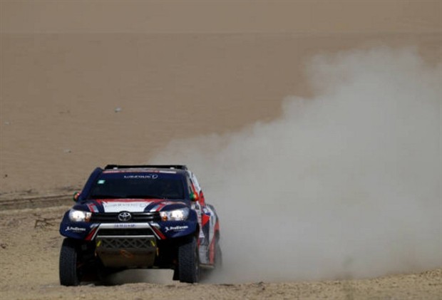 Cựu thuyền trưởng Chelsea gây ấn tượng tại cuộc đua Dakar 2018 - Bóng Đá