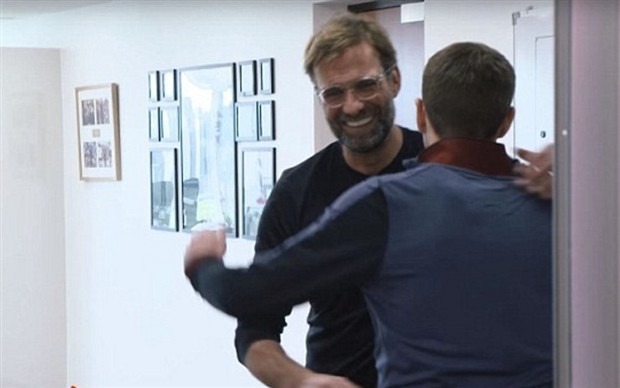 Gerrard đảm nhận vai trò dẫn tour tham quan Melwood  - Bóng Đá