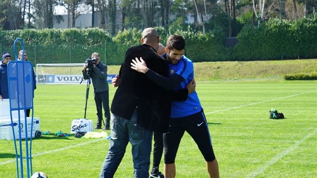 'Hoàng đế' Adriano tới tận sân tập để tiếp sức Inter vượt qua khủng hoảng - Bóng Đá