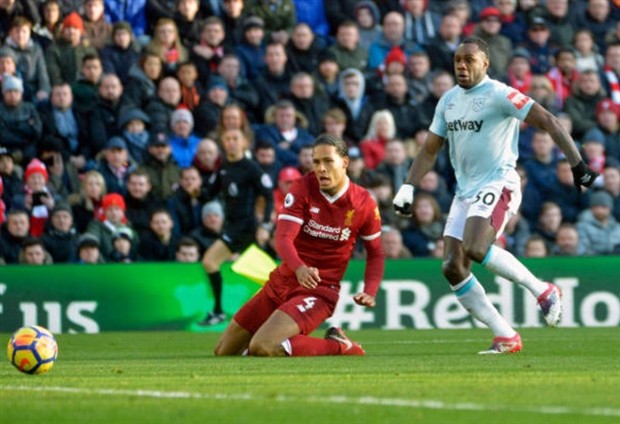 'Vua Ai Cập' xuất hiện tại Anfield trong ngày Salah lập kỷ lục - Bóng Đá