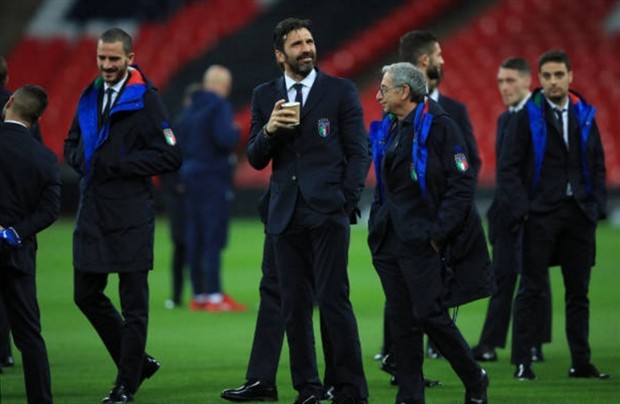 Dàn sao Italia đẹp 'mê người' ngay khi vừa xuất hiện tại Wembley - Bóng Đá