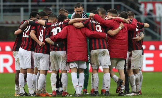 Ngược dòng ngoạn mục, Milan trở lại Serie A với 3 điểm - Bóng Đá