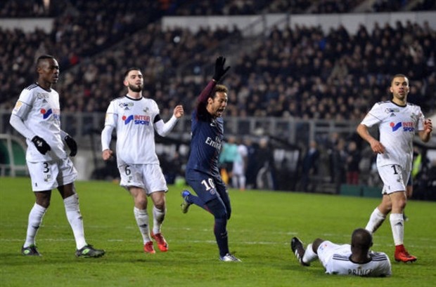 Ẩn ý đằng sau màn ăn mừng của Neymar trong trận với Amiens - Bóng Đá