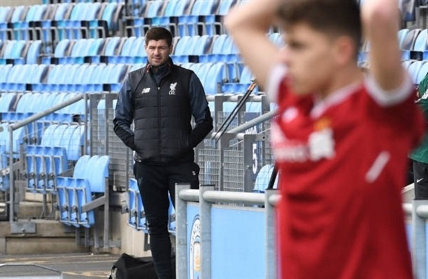 Gerrard đảm nhận vai trò dẫn tour tham quan Melwood  - Bóng Đá