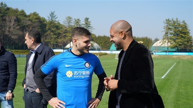 'Hoàng đế' Adriano tới tận sân tập để tiếp sức Inter vượt qua khủng hoảng - Bóng Đá