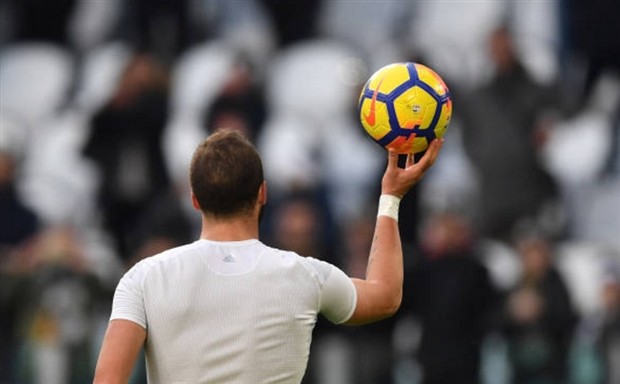 Thắng nhọc Crotone, Roma tạm an toàn trong top 4 - Bóng Đá