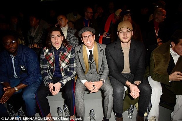 Hector Bellerin mặc đồ ngủ đi dự tuần lễ thời trang tại London - Bóng Đá