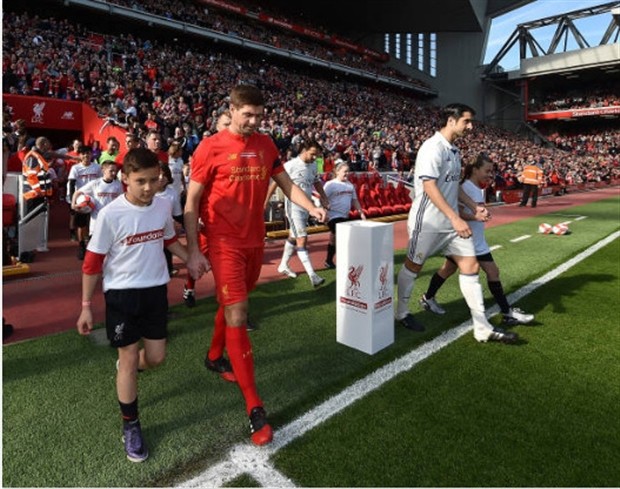Gerrard ghi bàn, huyền thoại Liverpool thắng 'cực đẹp' trước Real - Bóng Đá