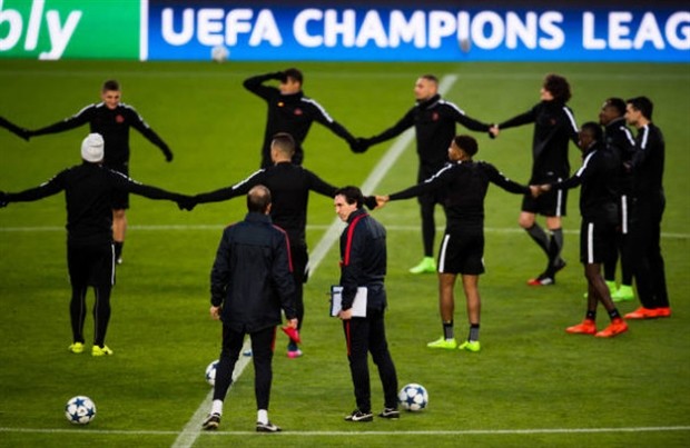 Chùm ảnh: Nối vòng tay lớn, PSG đã sẵn sàng tiễn biệt Barcelona - Bóng Đá