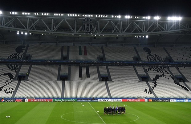 Chùm ảnh: Casillas và đồng đội đầy tự tin khi đặt chân tới Juventus Arena - Bóng Đá