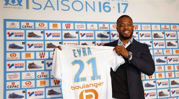 Chùm ảnh: Patrice Evra rạng rỡ ra mắt Marseille - Bóng Đá