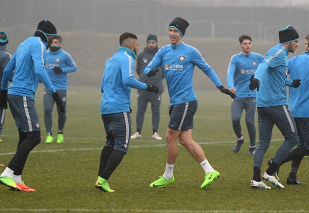 Mặt trời còn chưa lên, Inter đã ra sân tập luyện vì Juventus - Bóng Đá