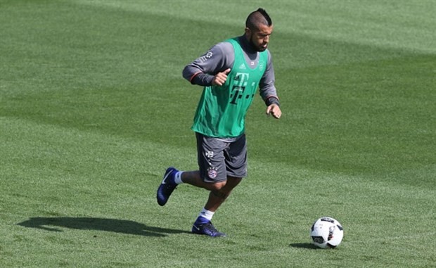 Không được tới Chelsea, Vidal lặng im trong buổi tập của Bayern - Bóng Đá