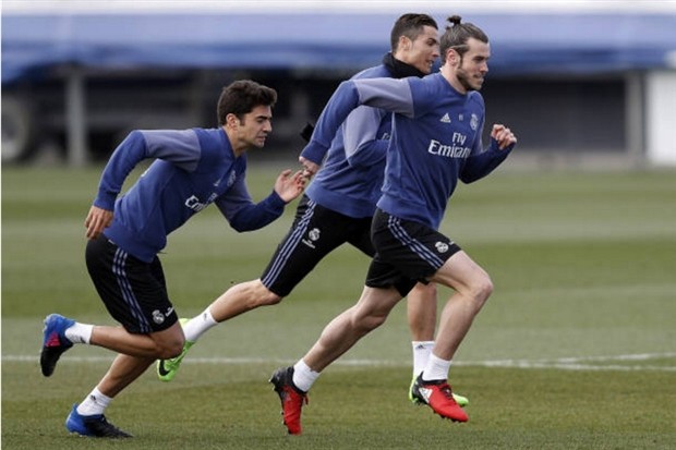 Chùm ảnh: Ronaldo căng sức tìm lại niềm tin từ NHM - Bóng Đá