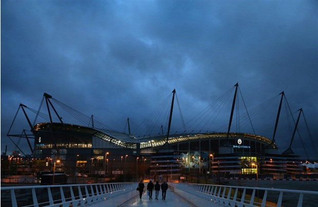 Mây đen phủ kín Etihad trong lúc Man City tập luyện - Bóng Đá