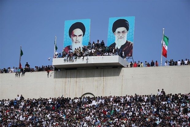 Ngộp thở với biển người 'chào đón' tuyển Trung Quốc tại Iran - Bóng Đá