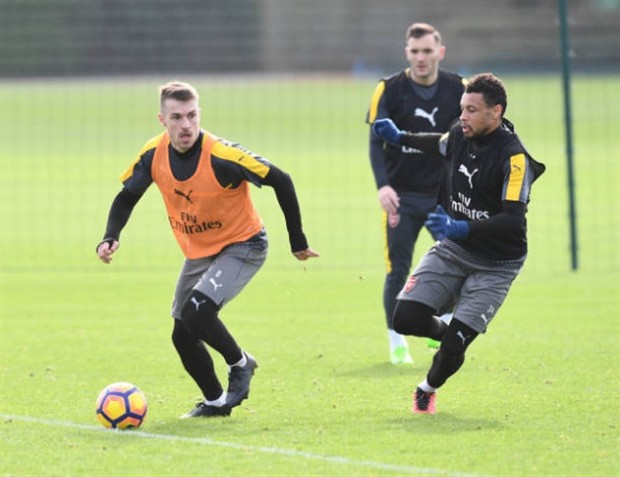 Chùm ảnh: Ramsey trở lại, Sanchez vẫn chay hết mình như mọi khi - Bóng Đá