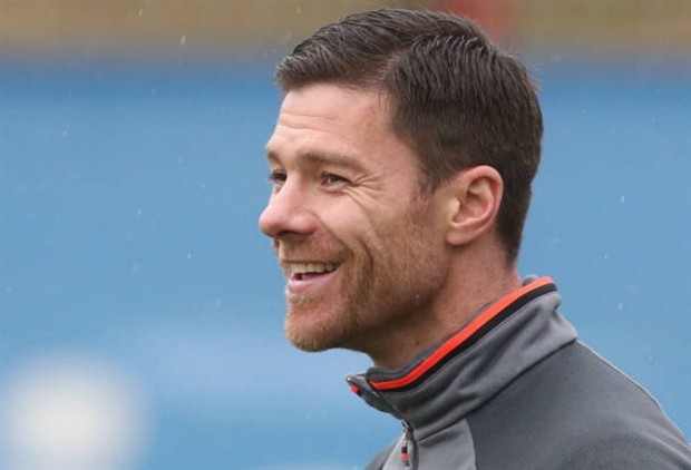Alonso vẫn tươi như hoa sau khi tuyên bố giải nghệ - Bóng Đá