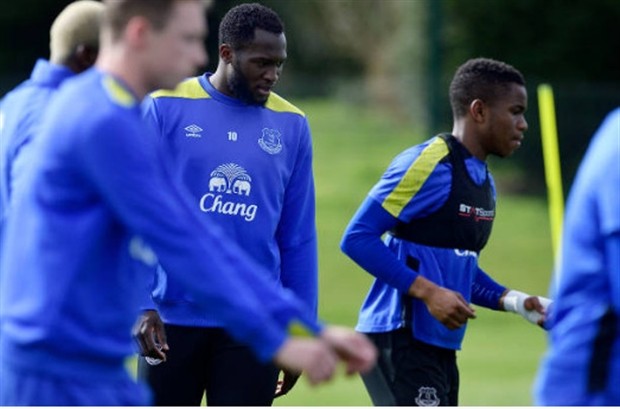 Lukaku lạc lõng trên sân tập của Everton - Bóng Đá