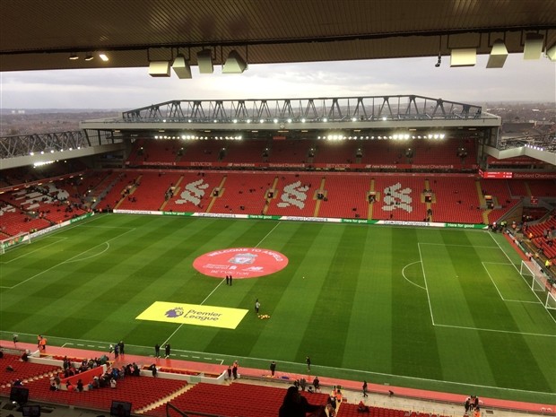Chùm ảnh: Mây đen phủ kín bầu trời Anfield trước giờ G - Bóng Đá