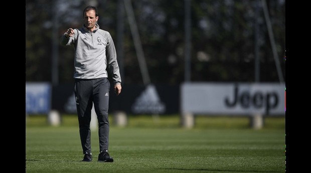 Dàn sao Juventus 'cắn rằng' chịu nóng vì Napoli - Bóng Đá