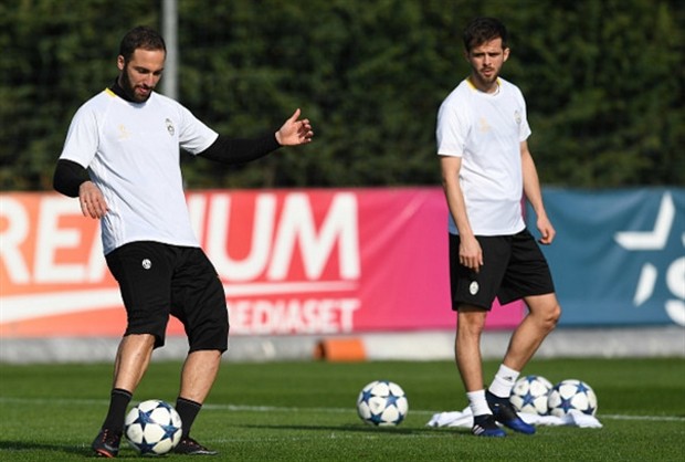 Chùm ảnh: Casillas và đồng đội đầy tự tin khi đặt chân tới Juventus Arena - Bóng Đá