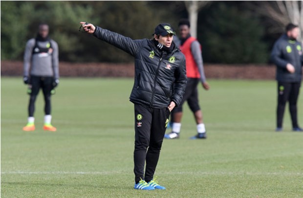 Costa cân cả Terry lẫn Zouma trên sân tập - Bóng Đá